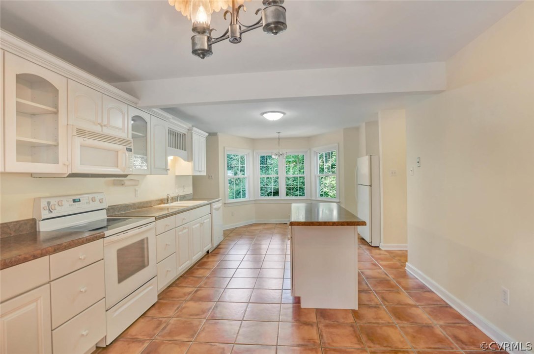2757 Beaverrun Road Powhatan, VA 23139 - Photo 8 of 22 Kitchen with 2 eat-in areas and bay window