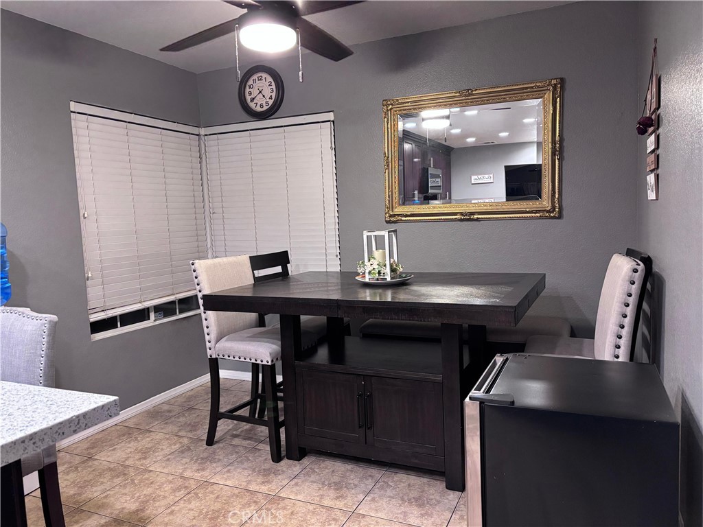560 Coudures Way Perris, CA 92571 - Photo 11 of 35 a view of a dining room with furniture