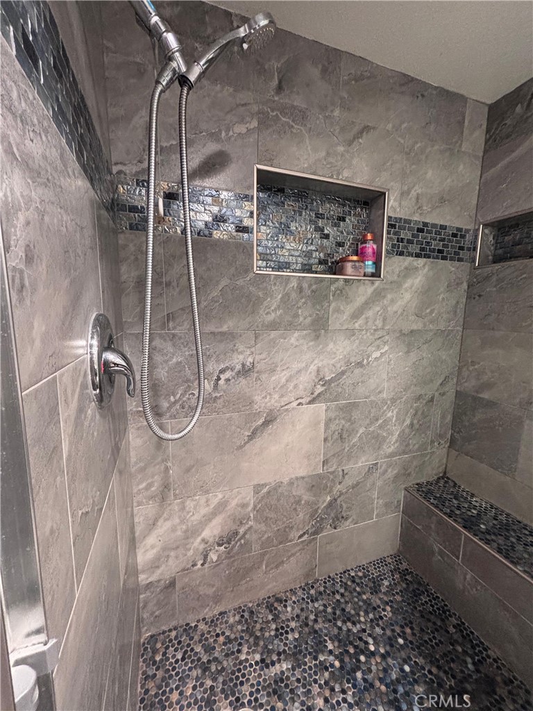 560 Coudures Way Perris, CA 92571 - Photo 13 of 35 a bathroom with a shower