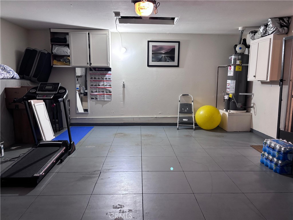 560 Coudures Way Perris, CA 92571 - Photo 23 of 35 a view of a room with gym equipment