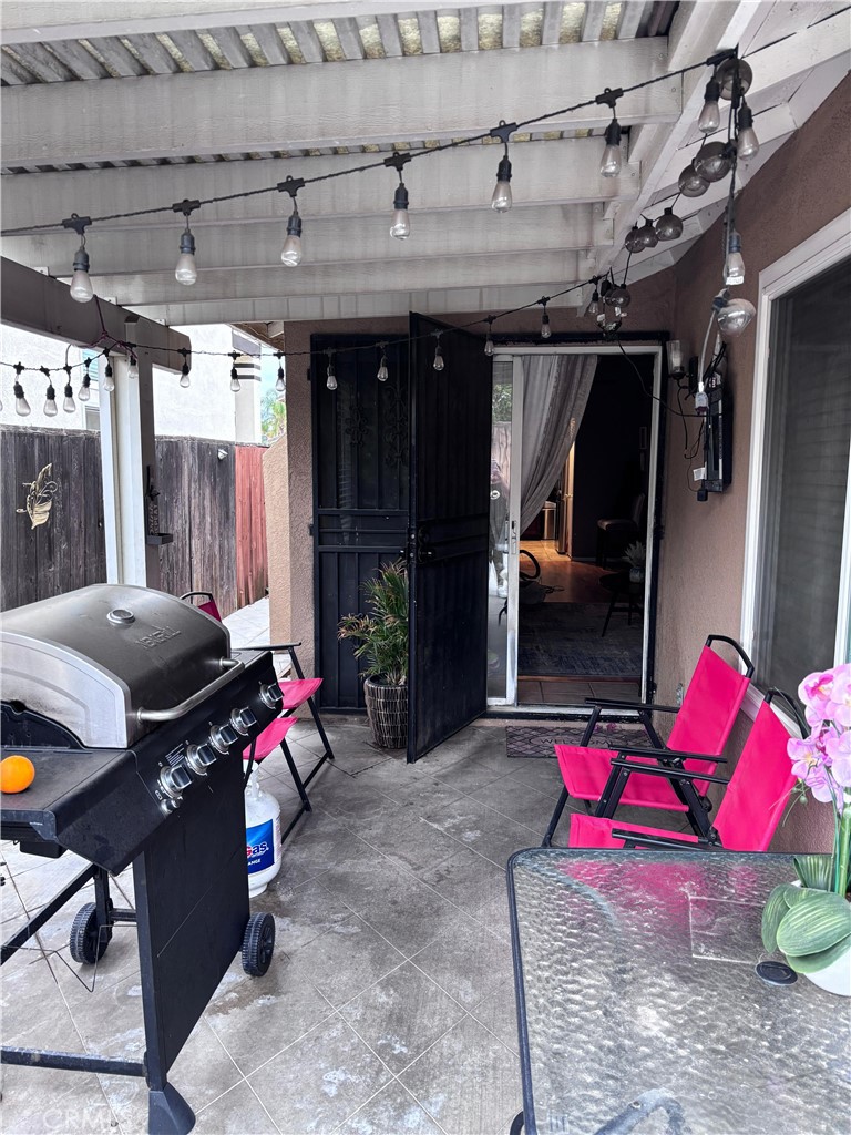 560 Coudures Way Perris, CA 92571 - Photo 27 of 35 a view of outdoor space