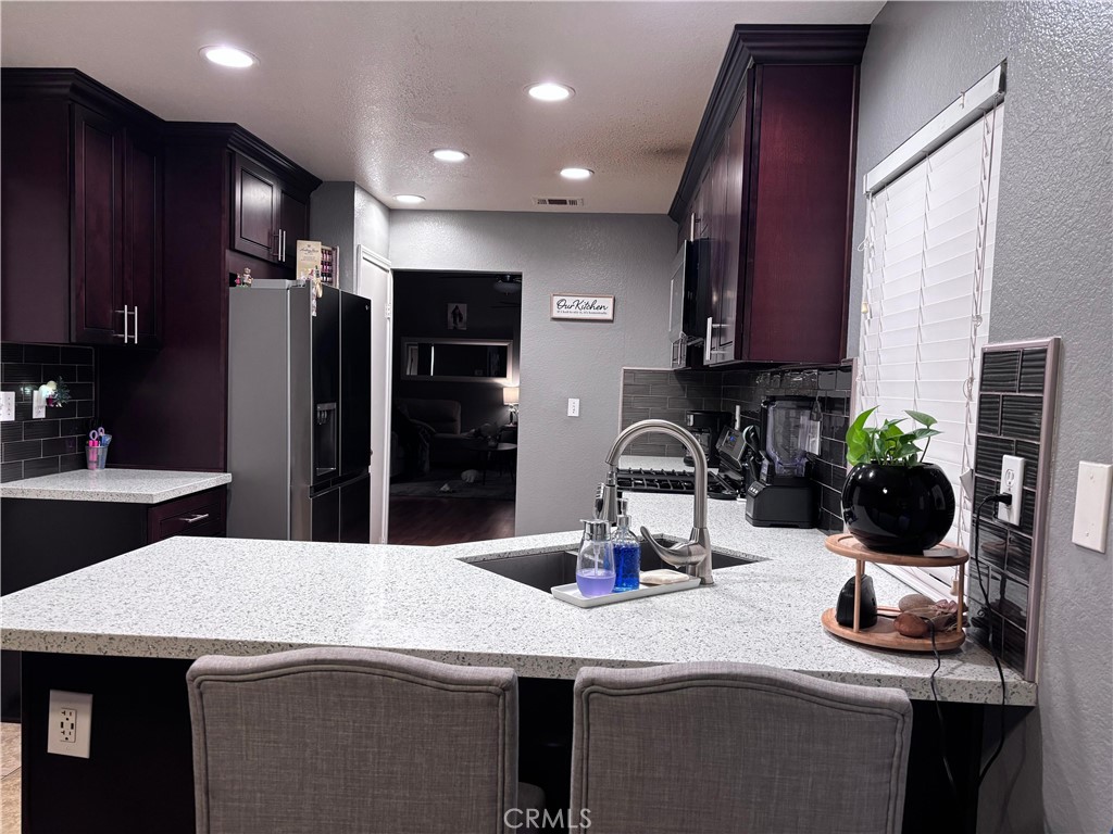 560 Coudures Way Perris, CA 92571 - Photo 30 of 35 a kitchen with refrigerator and sink