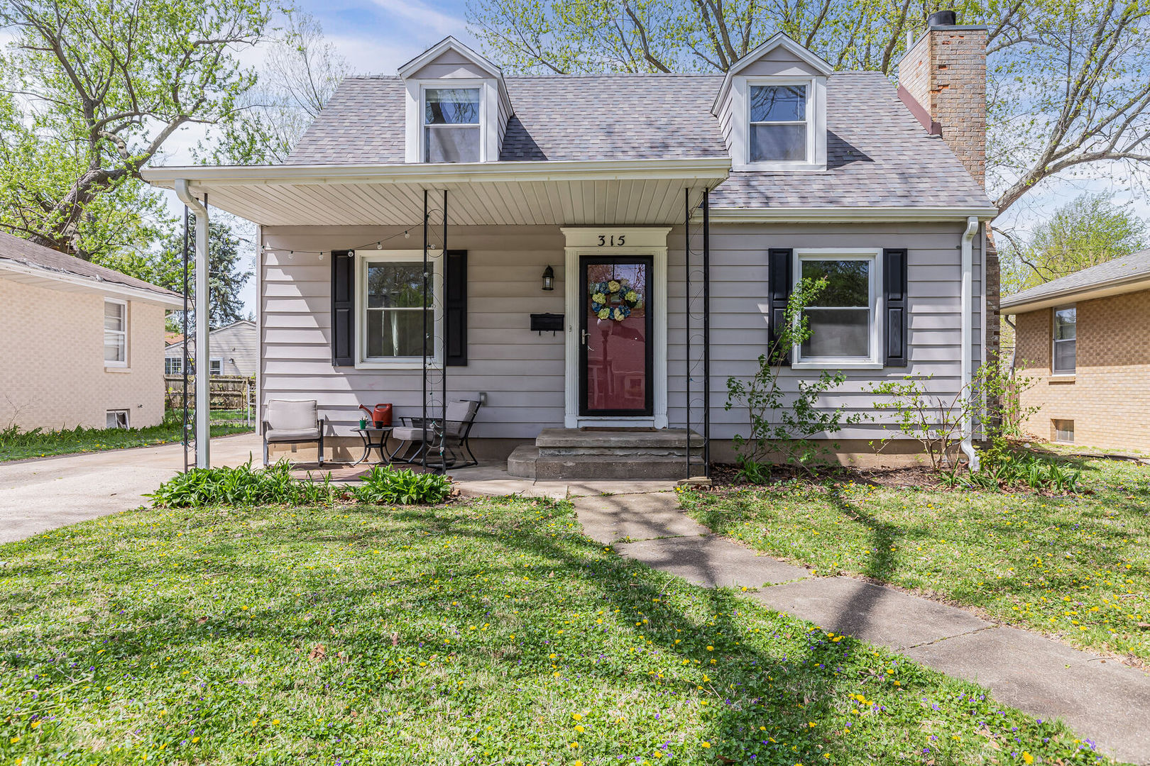 315 South Garfield Avenue Champaign, IL 61821 - Photo 2 of 28 front view of a house with a yard