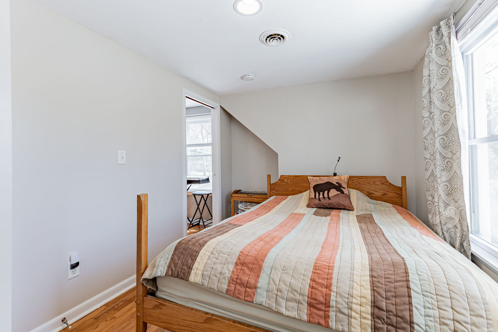 315 South Garfield Avenue Champaign, IL 61821 - Photo 22 of 28 a bedroom with a bed and a window