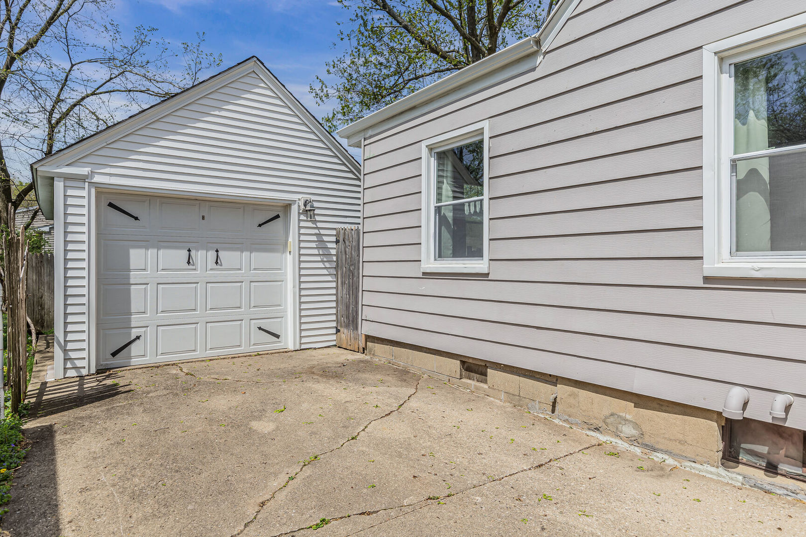 315 South Garfield Avenue Champaign, IL 61821 - Photo 3 of 28 a view of backyard of house