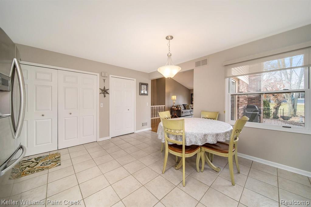 1652 Hillside Lane Rochester Hills, MI 48307 - Photo 12 of 32