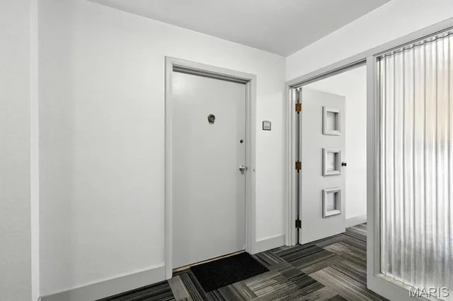 $157,000 | 2 Delcrest Court, Unit 202, St. Louis, MO 63124