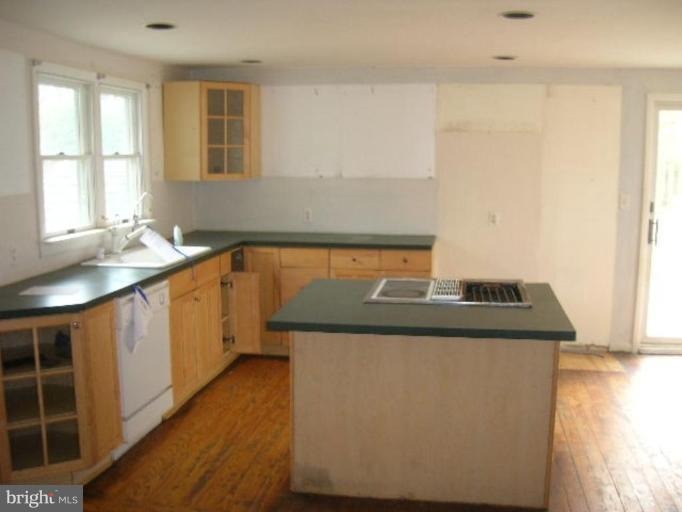 122 Silopanna Road Annapolis, MD 21403 - Photo 5 of 10 Kitchen