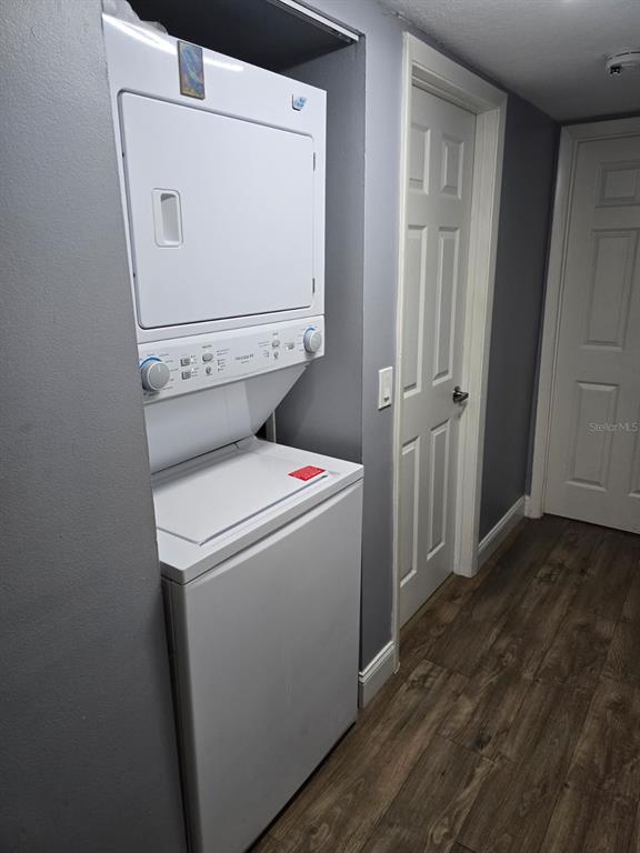 1624 South Pine Ridge Circle, Unit D2 Sanford, FL 32773 - Photo 4 of 14 a utility room with dryer and washer