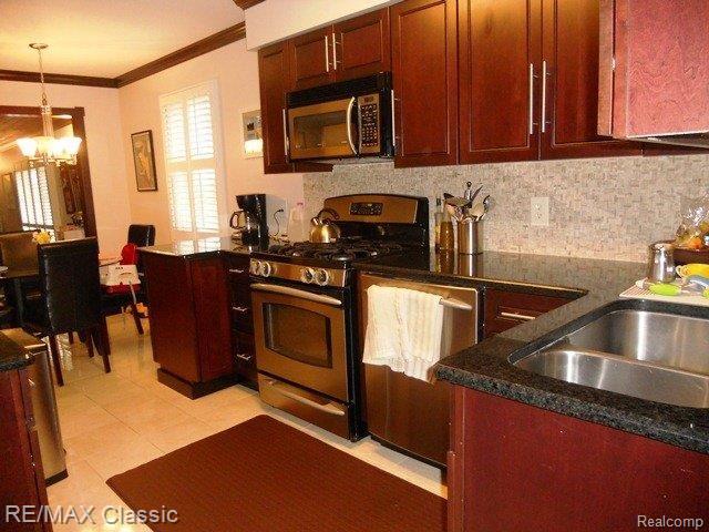 26053 Pleasant Valley Road Farmington, MI 48331 - Photo 7 of 16 Kitchen 3.JPG