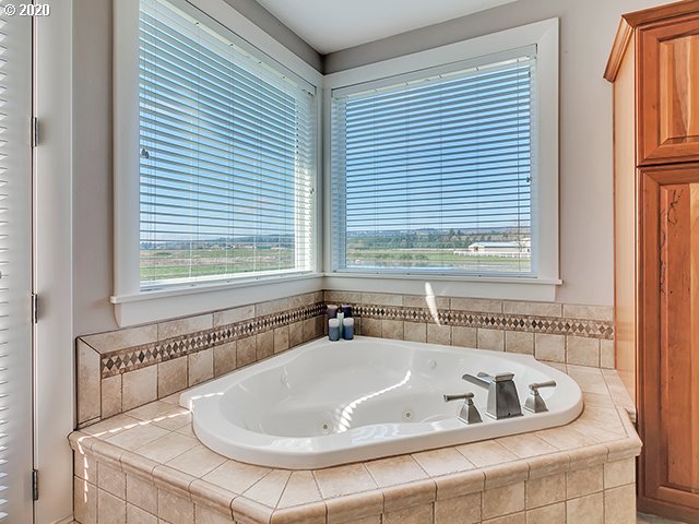 24655 Northeast Graham Road, Unit 1 Aurora, OR 97002 - Photo 23 of 30