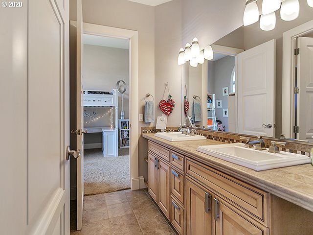 24655 Northeast Graham Road, Unit 1 Aurora, OR 97002 - Photo 26 of 30