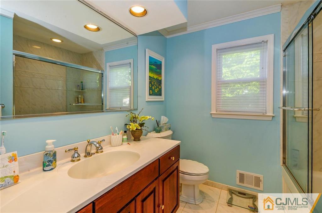 52 Overhill Road East Brunswick, NJ 08816 - Photo 16 of 25 Gallery Image 16
