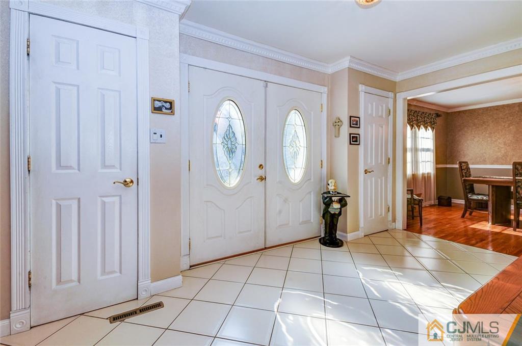 52 Overhill Road East Brunswick, NJ 08816 - Photo 3 of 25 Gallery Image 3