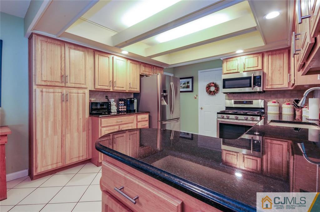 52 Overhill Road East Brunswick, NJ 08816 - Photo 9 of 25 Gallery Image 9