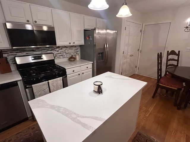 $435,000 | 1726 Dixon Drive, Lisle, IL 60532