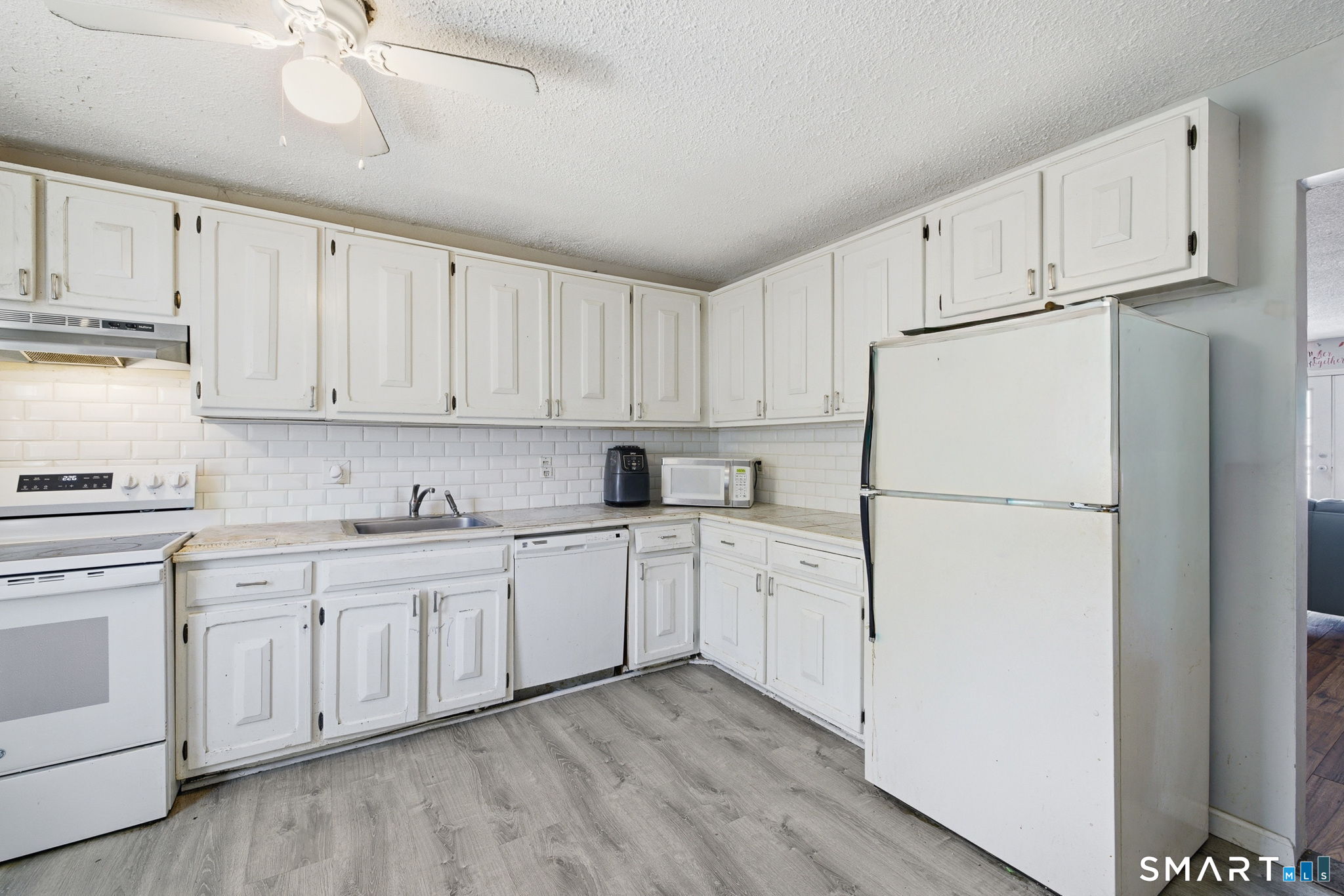 12 Georgetown Drive, Unit D Enfield, CT 06082 - Photo 3 of 23