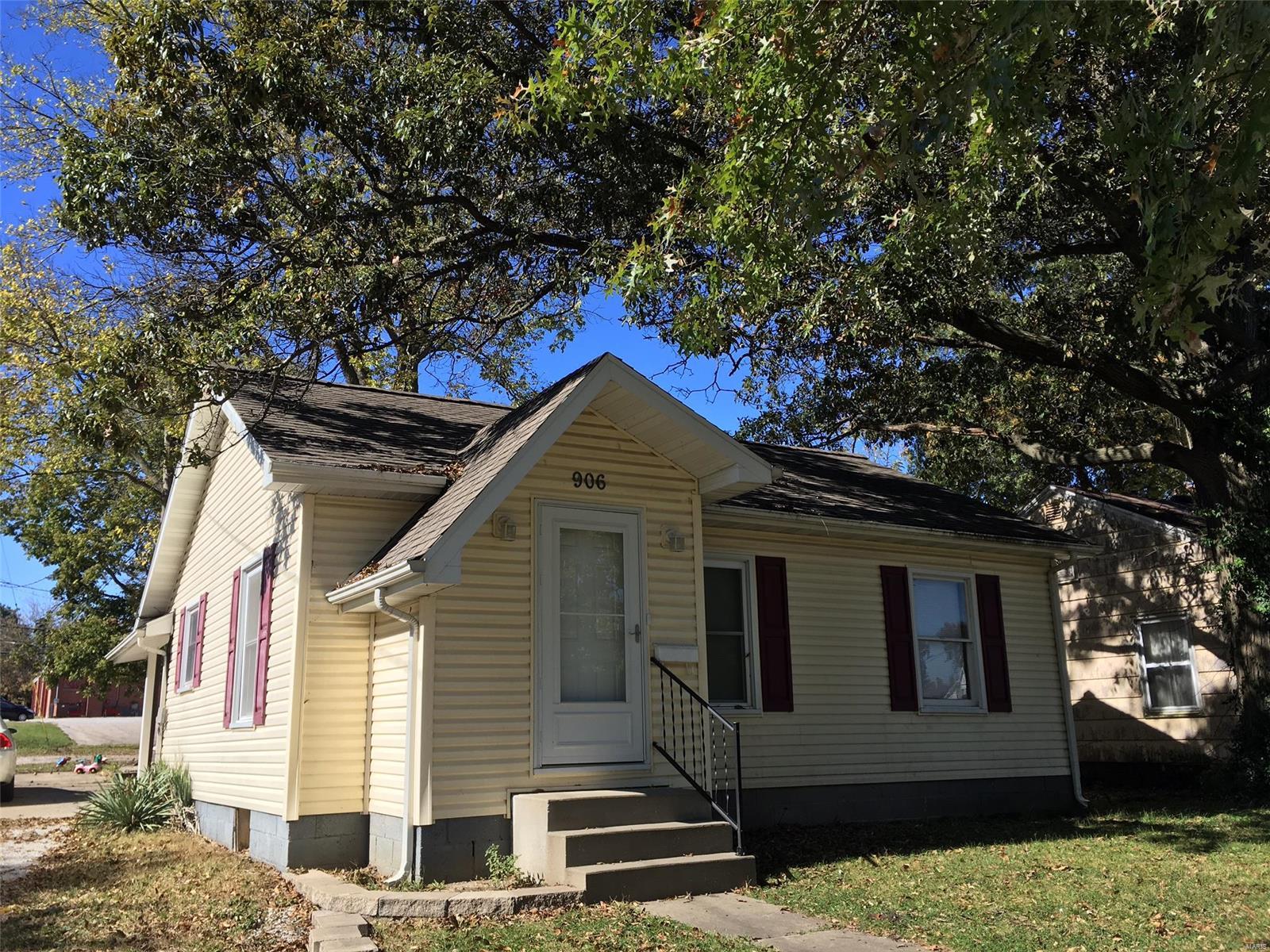 906 Rountree Street Hillsboro, IL 62049 - Photo 1 of 16 Gallery Image 1