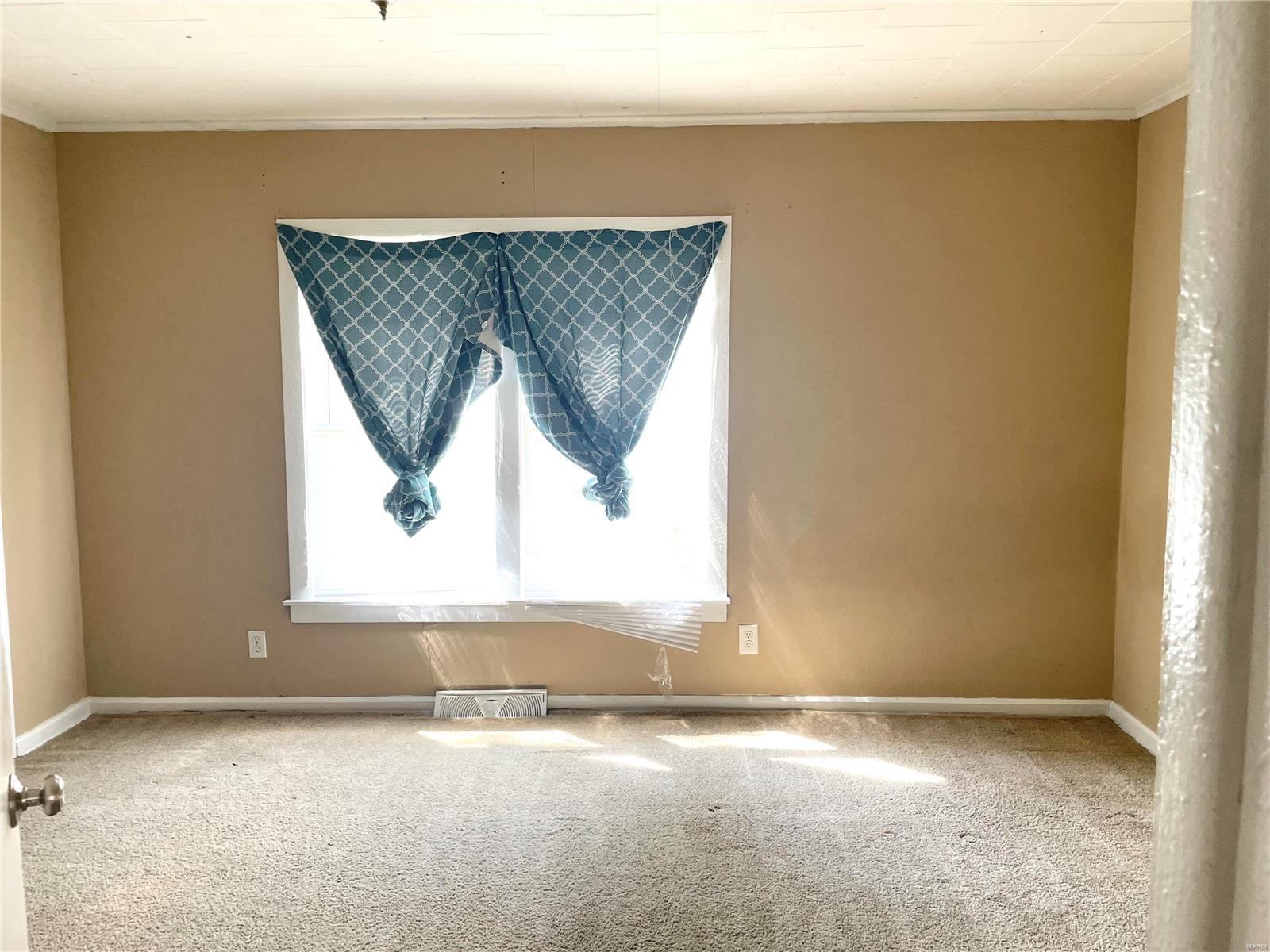 906 Rountree Street Hillsboro, IL 62049 - Photo 11 of 16 Gallery Image 11