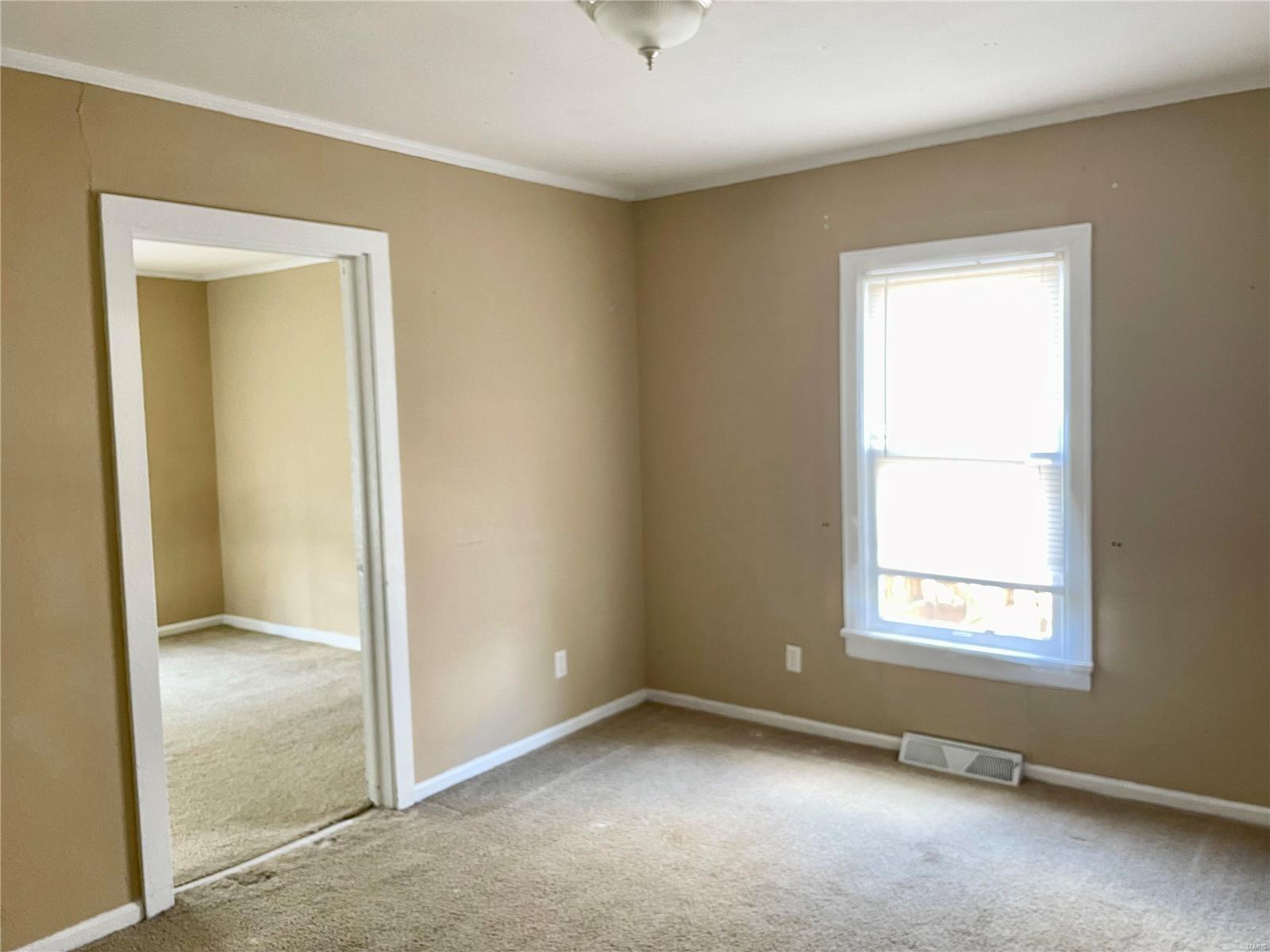 906 Rountree Street Hillsboro, IL 62049 - Photo 12 of 16 Gallery Image 12