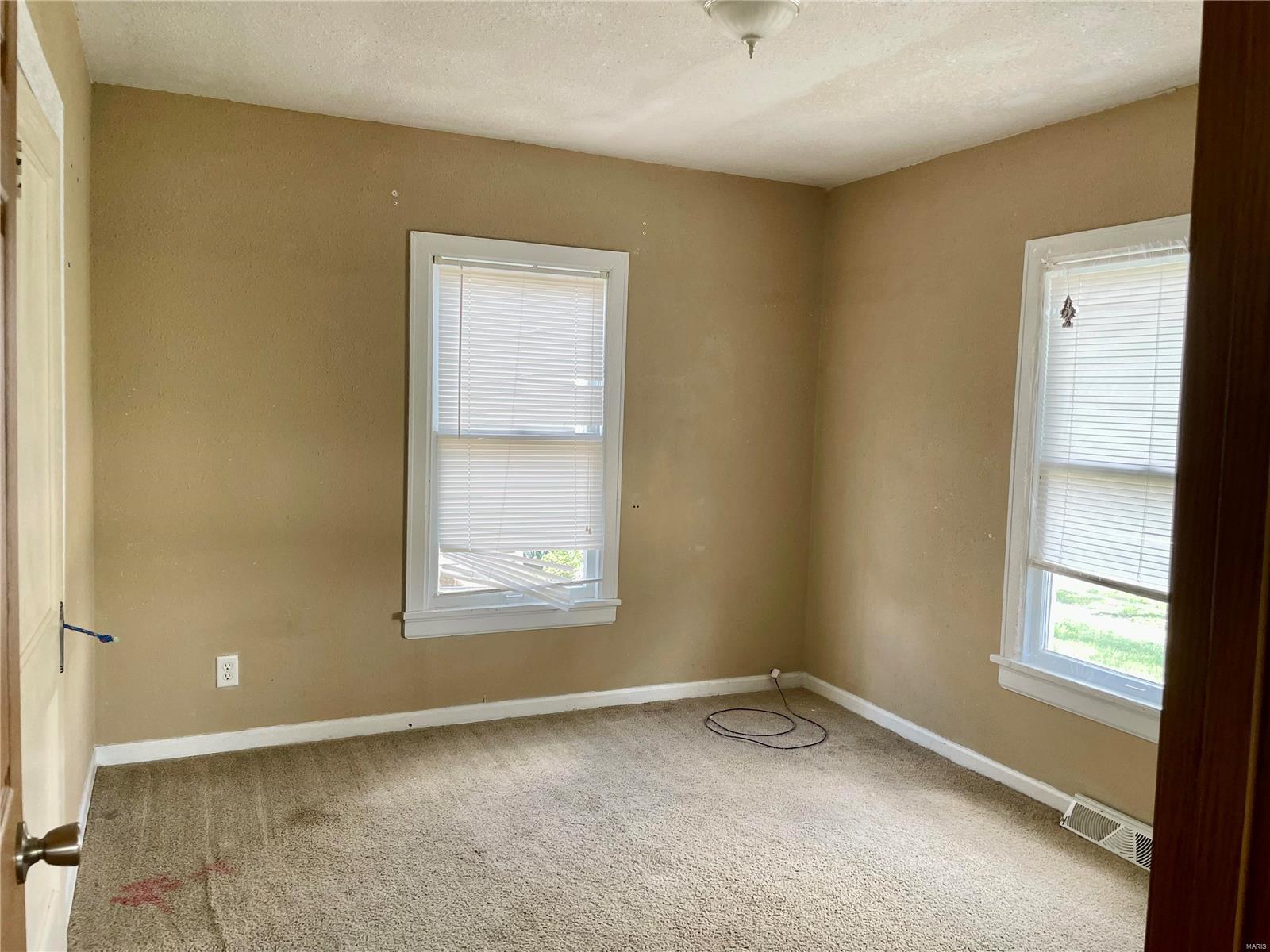 906 Rountree Street Hillsboro, IL 62049 - Photo 13 of 16 Gallery Image 13
