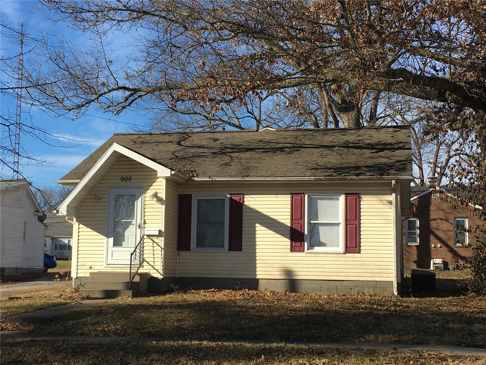 906 Rountree Street Hillsboro, IL 62049 - Photo 2 of 16 Gallery Image 2