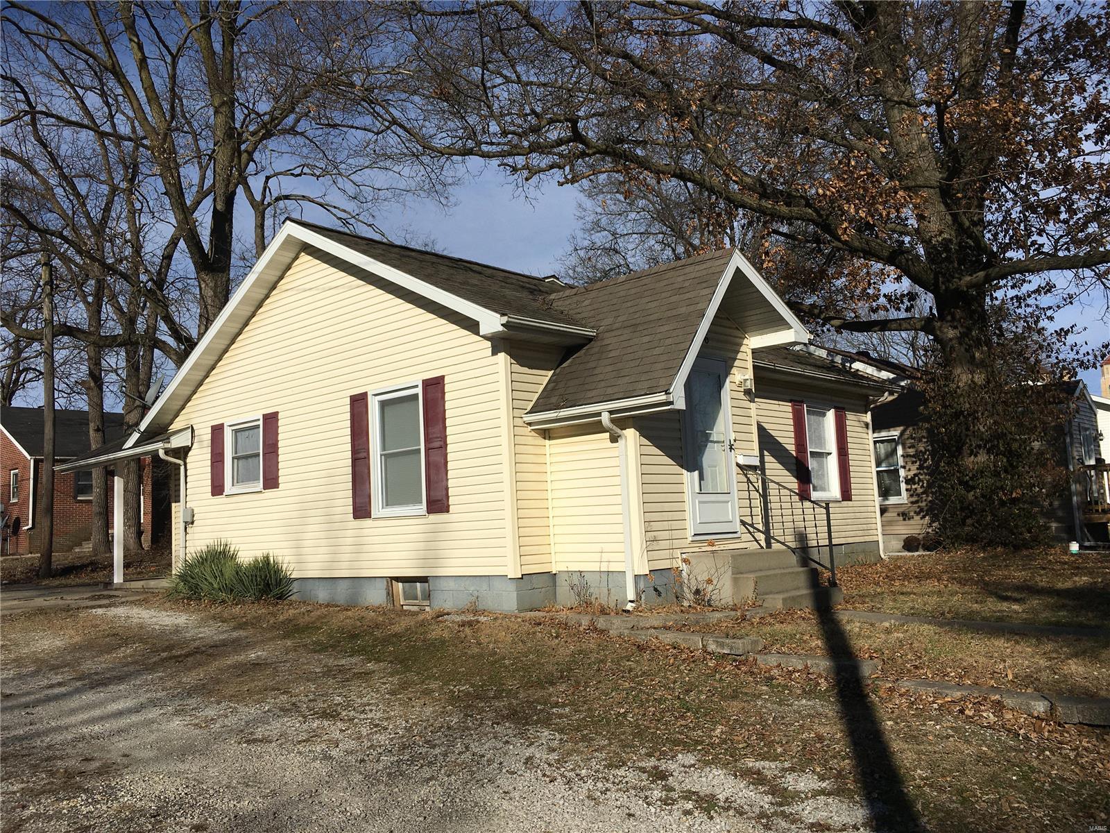 906 Rountree Street Hillsboro, IL 62049 - Photo 4 of 16 Gallery Image 4