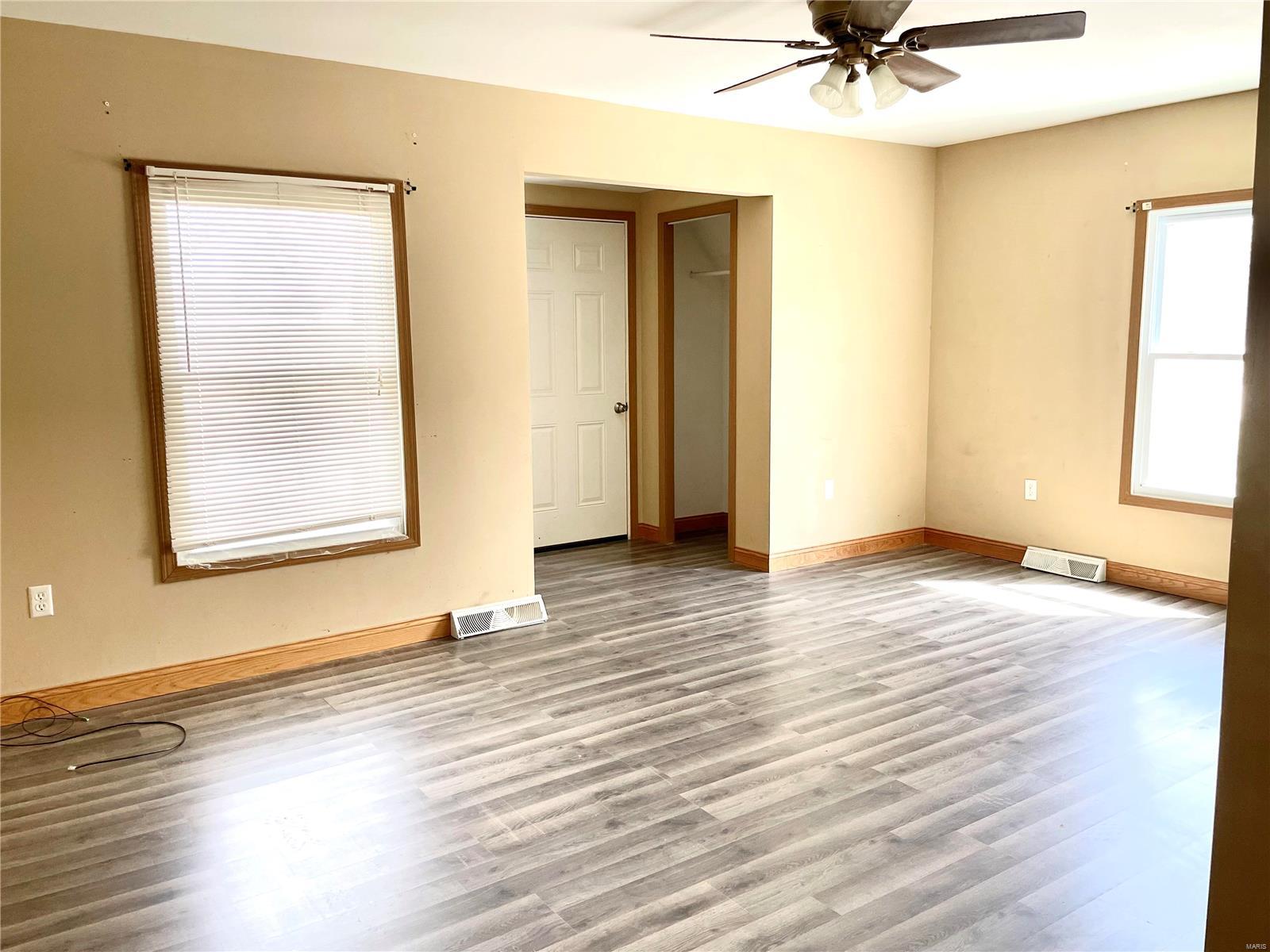 906 Rountree Street Hillsboro, IL 62049 - Photo 7 of 16 Gallery Image 7