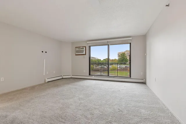 $138,500 | 6500 Woodlake Drive, Unit 202, Richfield, MN 55423