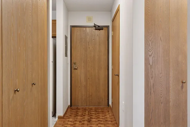 $138,500 | 6500 Woodlake Drive, Unit 202, Richfield, MN 55423