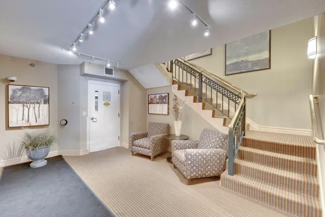 $138,500 | 6500 Woodlake Drive, Unit 202, Richfield, MN 55423