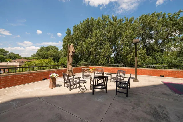 $138,500 | 6500 Woodlake Drive, Unit 202, Richfield, MN 55423