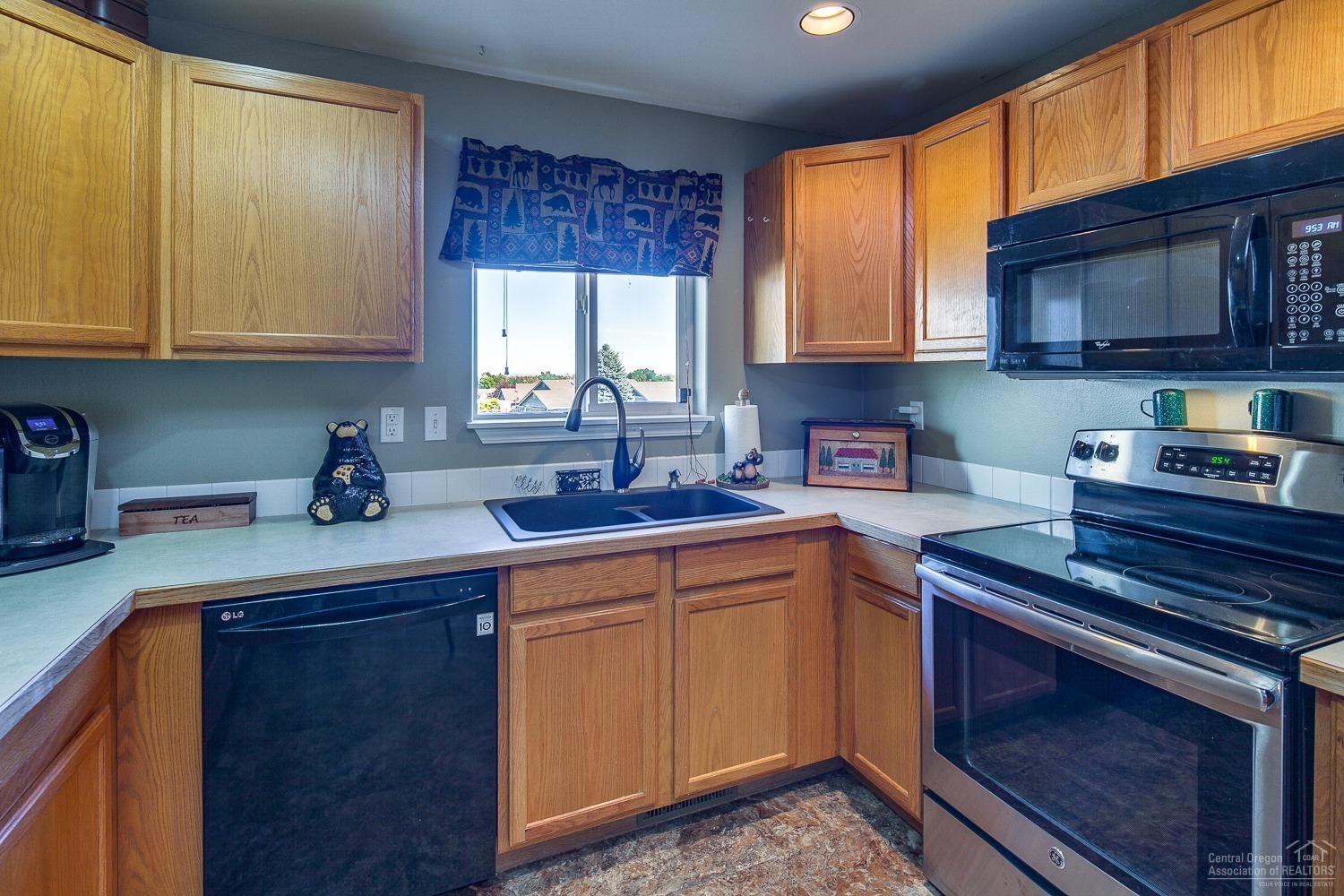 2467 Southwest 33rd Street Redmond, OR 97756 - Photo 8 of 24 Additional Photo
