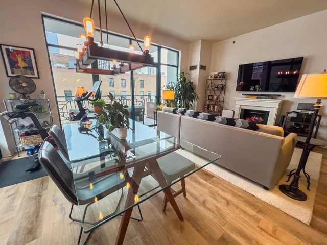 $3,900 | 340 West Superior Street, Unit 701, Chicago, IL 60654
