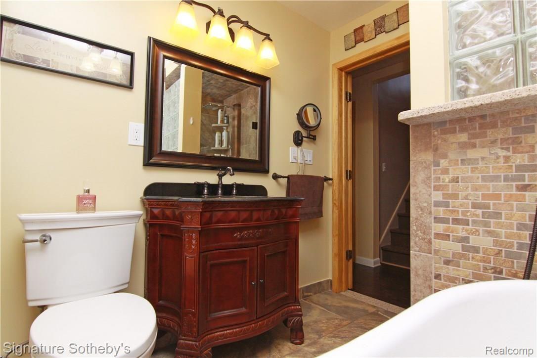 1861 Columbia Road Berkley, MI 48072 - Photo 12 of 22 IMG_3830-r.jpg