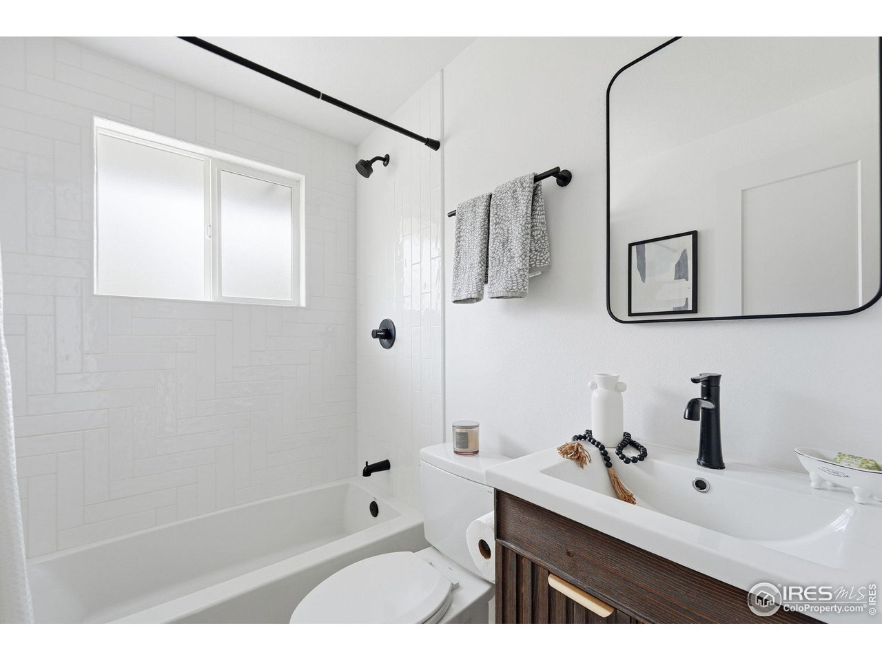 2830 Duke Circle Boulder, CO 80305 - Photo 15 of 43 Modern main level bathroom with tub/shower