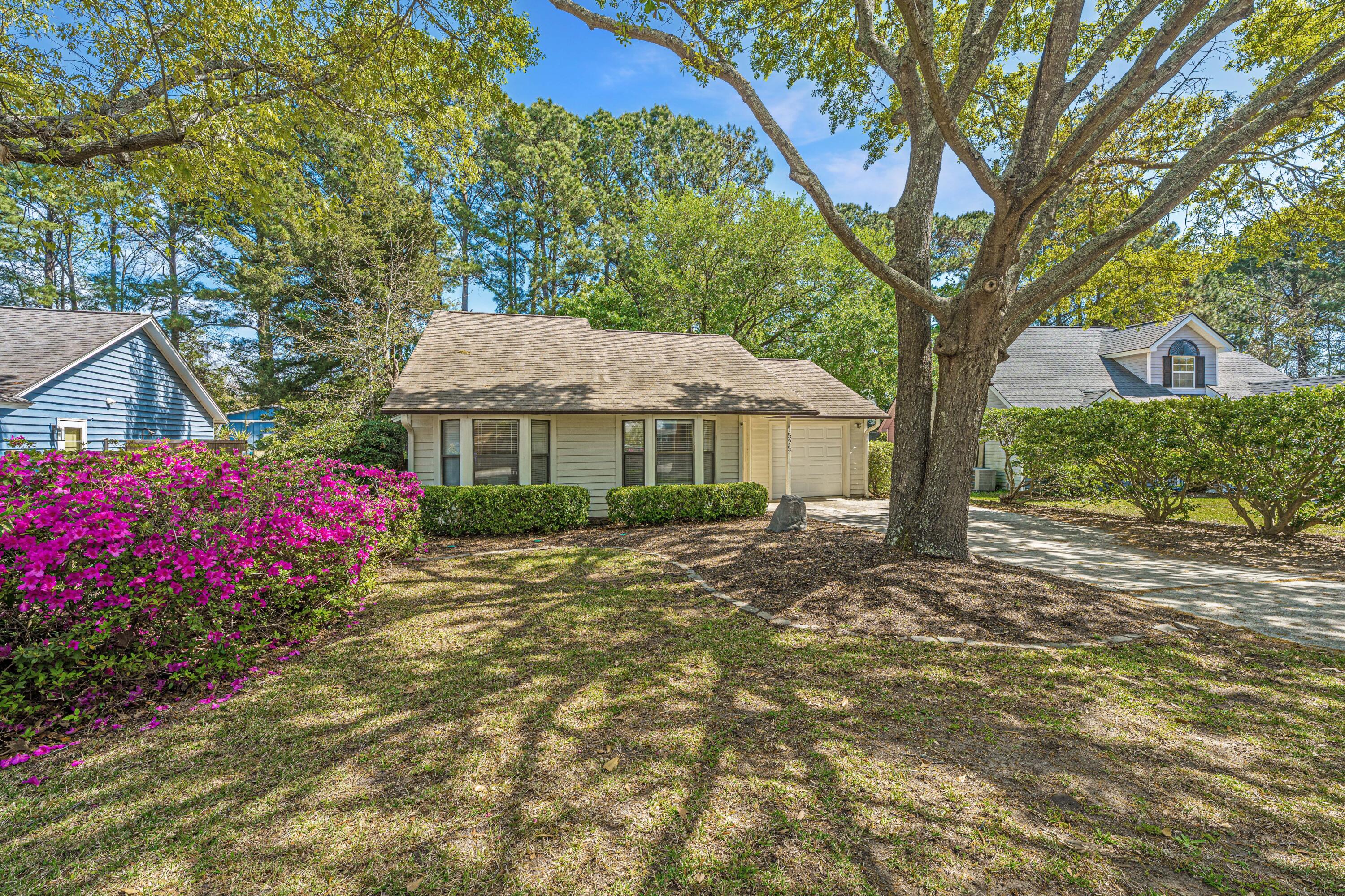 1525EastCrossingLane004