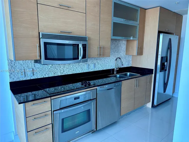 $2,750 | 60 Southwest 13th Street, Unit 2213, Miami, FL 33130