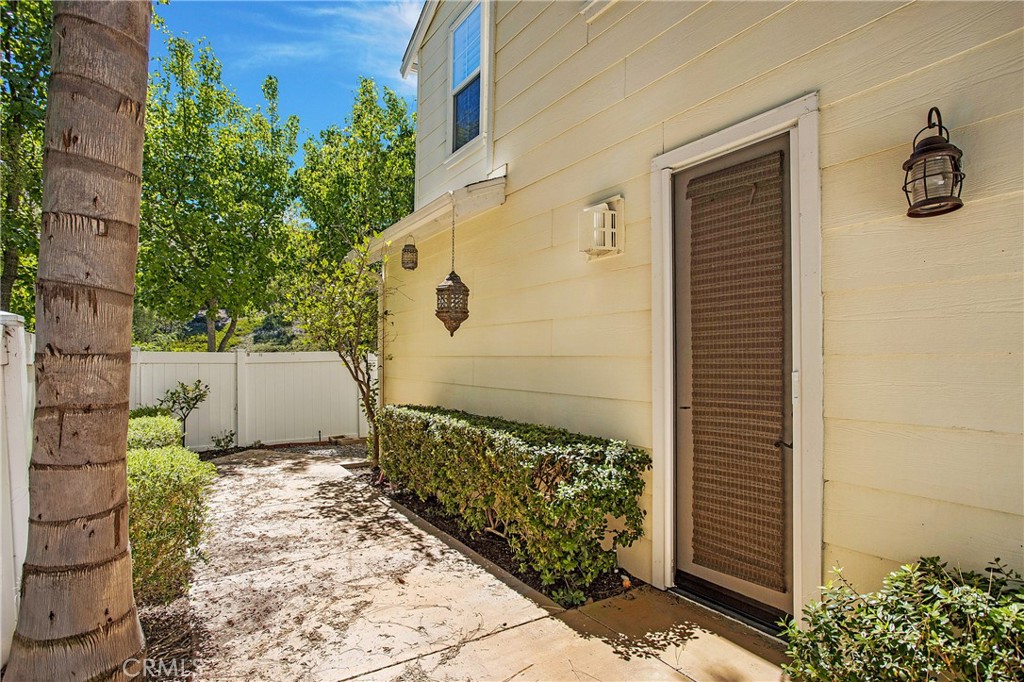 25 Thorp Spring Ladera Ranch, CA 92694 - Photo 33 of 46 Enclosed side yard