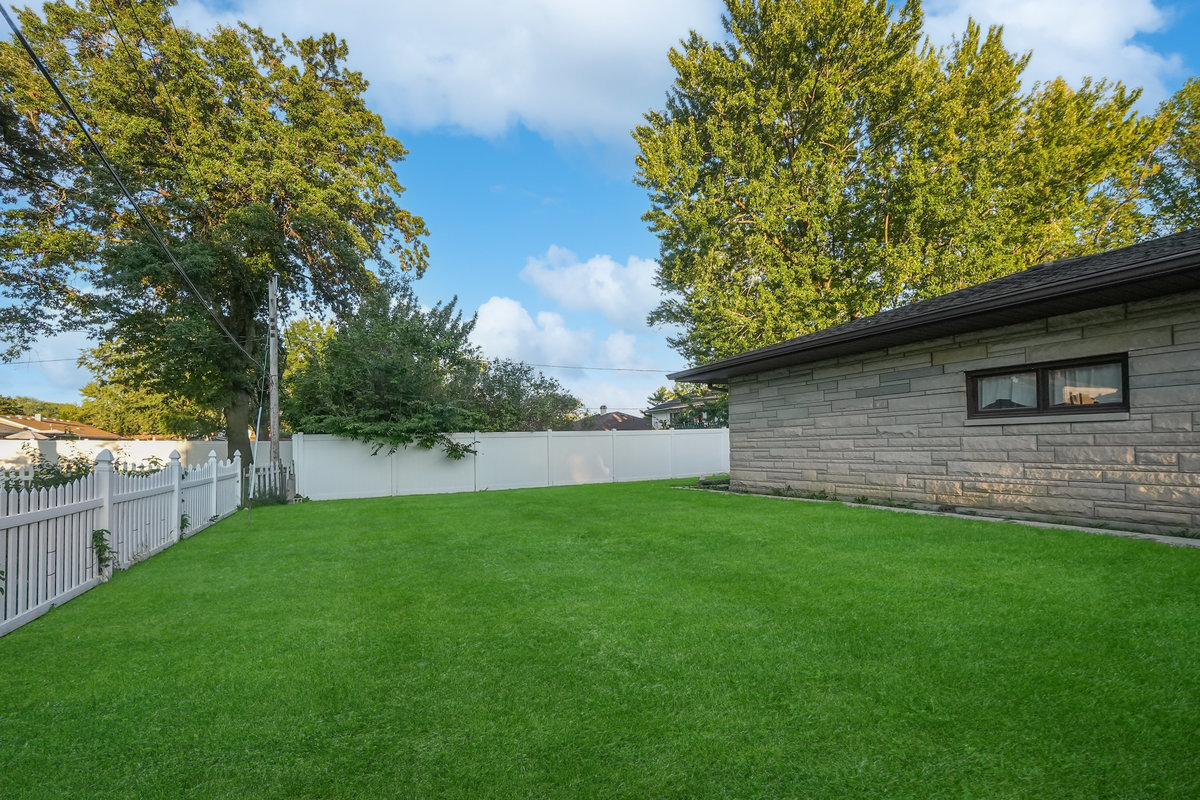 2235 West Acres Road Joliet, IL 60435 - Photo 24 of 26 a backyard of a house with lots of green space