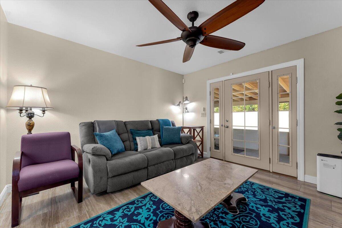 3594 Echo Road Redding, CA 96002 - Photo 10 of 62 Family room - French door to patio