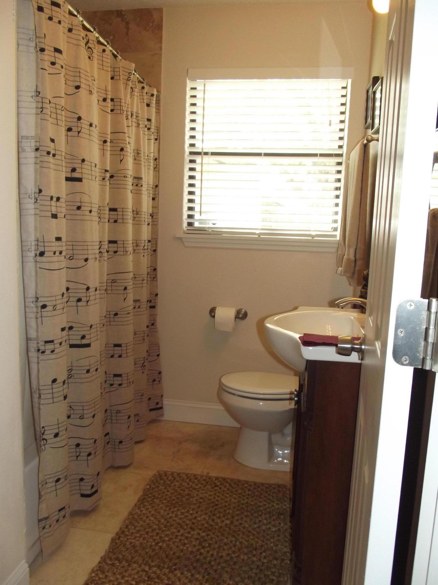 2924 Stonehurst Road East Jacksonville, FL 32277 - Photo 4 of 9 Hall Bath