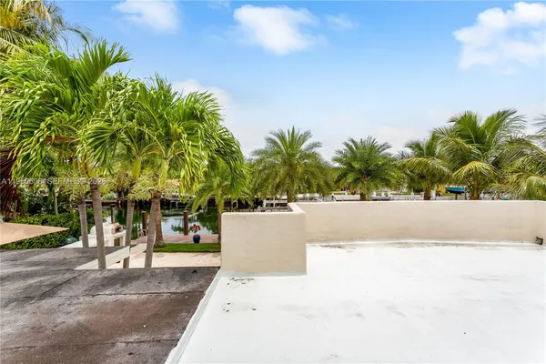 a view of fountain in front of a house
