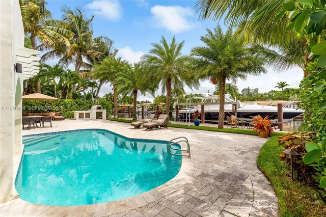 $11,500 | 12515 Palm Road, North Miami, FL 33181