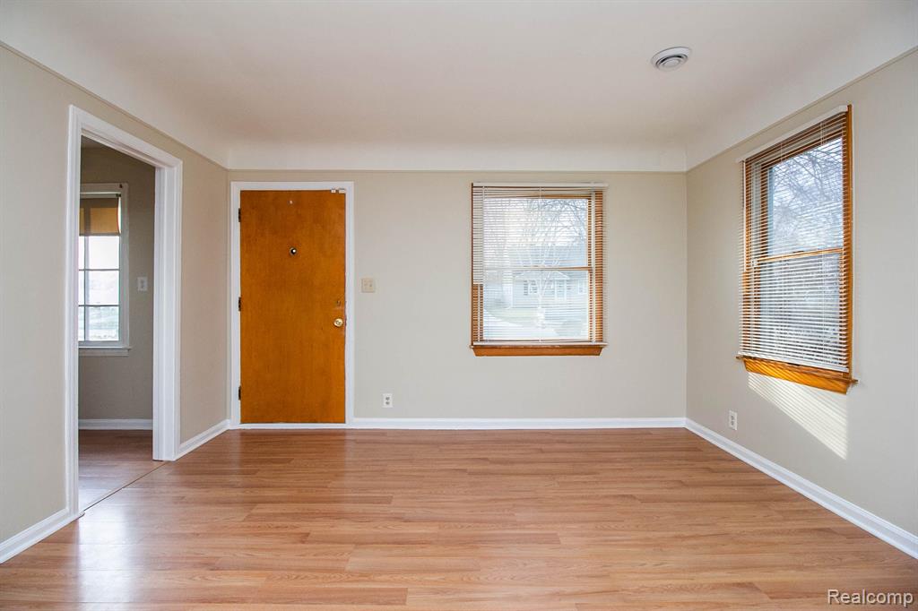 3904 Durham Road Royal Oak, MI 48073 - Photo 3 of 21