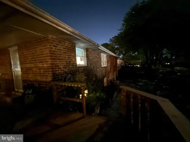 a view of a yard in front of a house