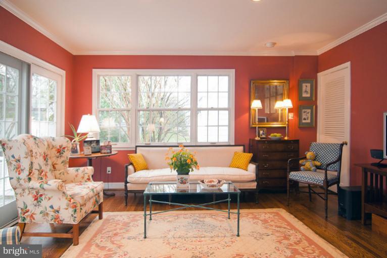 5518 Pollard Road Bethesda, MD 20816 - Photo 22 of 27 Family Room off Kitchen w/access to Deck