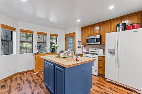 $615,000 | 27528 Ashwood Lane, Unit 27528, Lake Arrowhead, CA 92352
