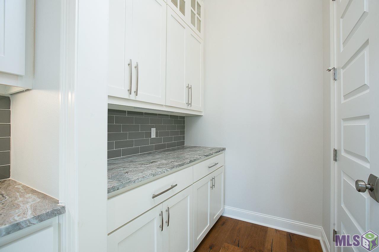 8529 Billiu Street Baton Rouge, LA 70817 - Photo 6 of 30 Butler's Pantry