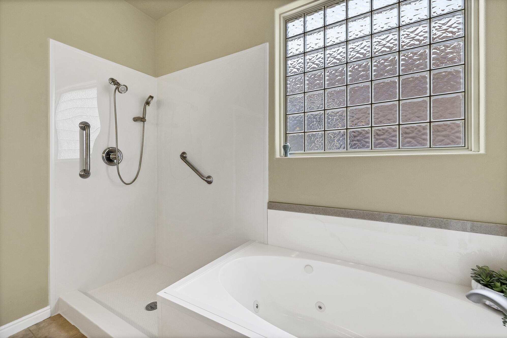3529 South Ducati Way St. George, UT 84790 - Photo 25 of 32 Primary Shower/Tub